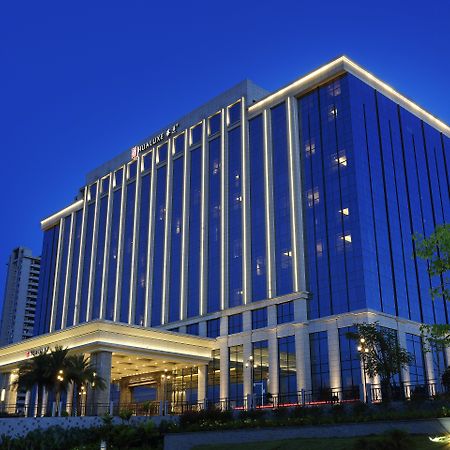 HUALUXE Yangjiang City Center, an IHG Hotel Bagian luar foto