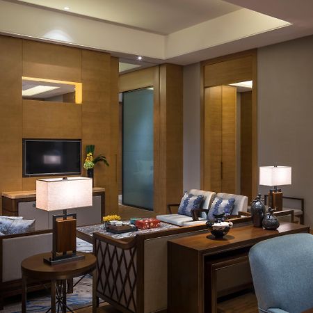 HUALUXE Yangjiang City Center, an IHG Hotel Bagian luar foto