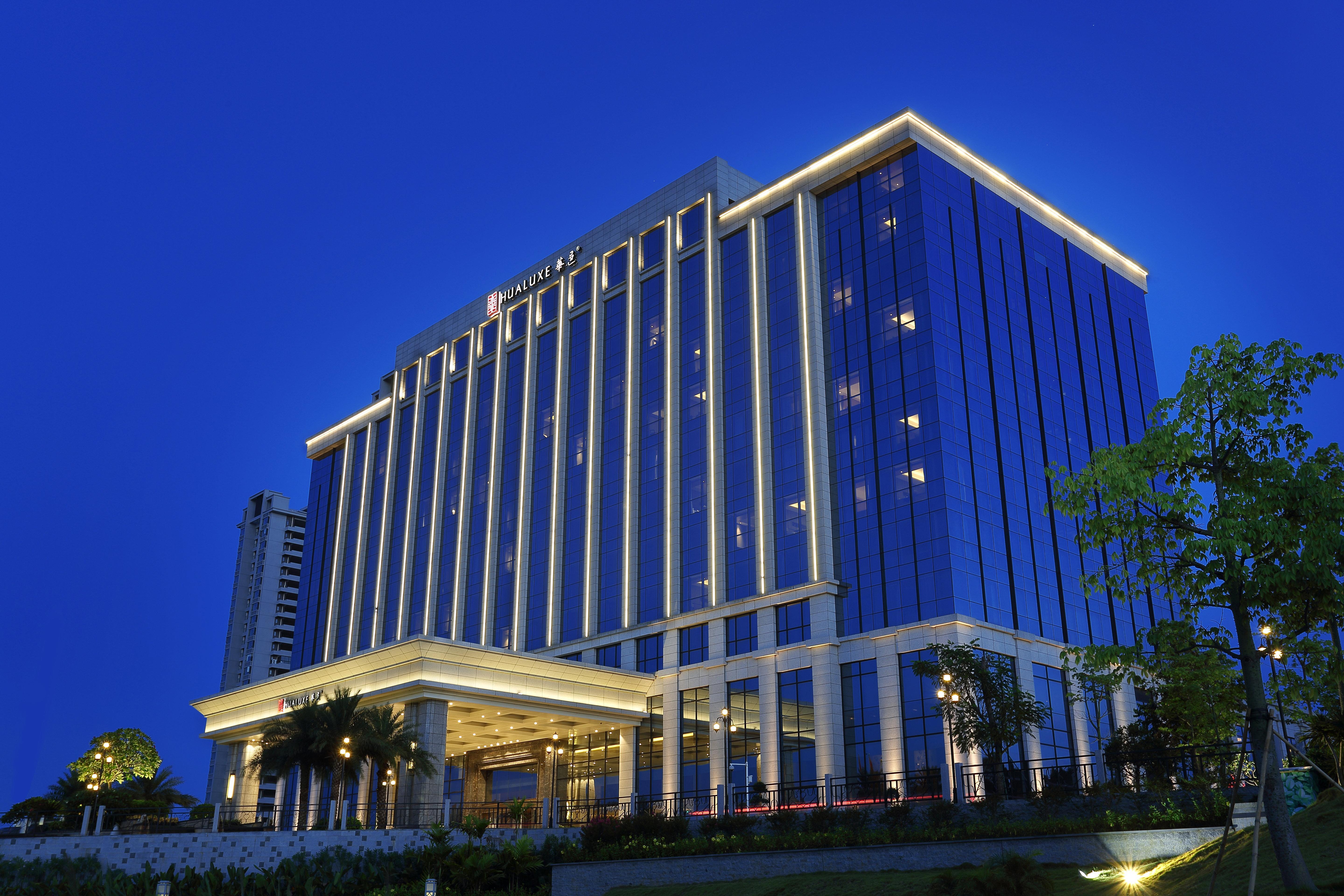 HUALUXE Yangjiang City Center, an IHG Hotel Bagian luar foto