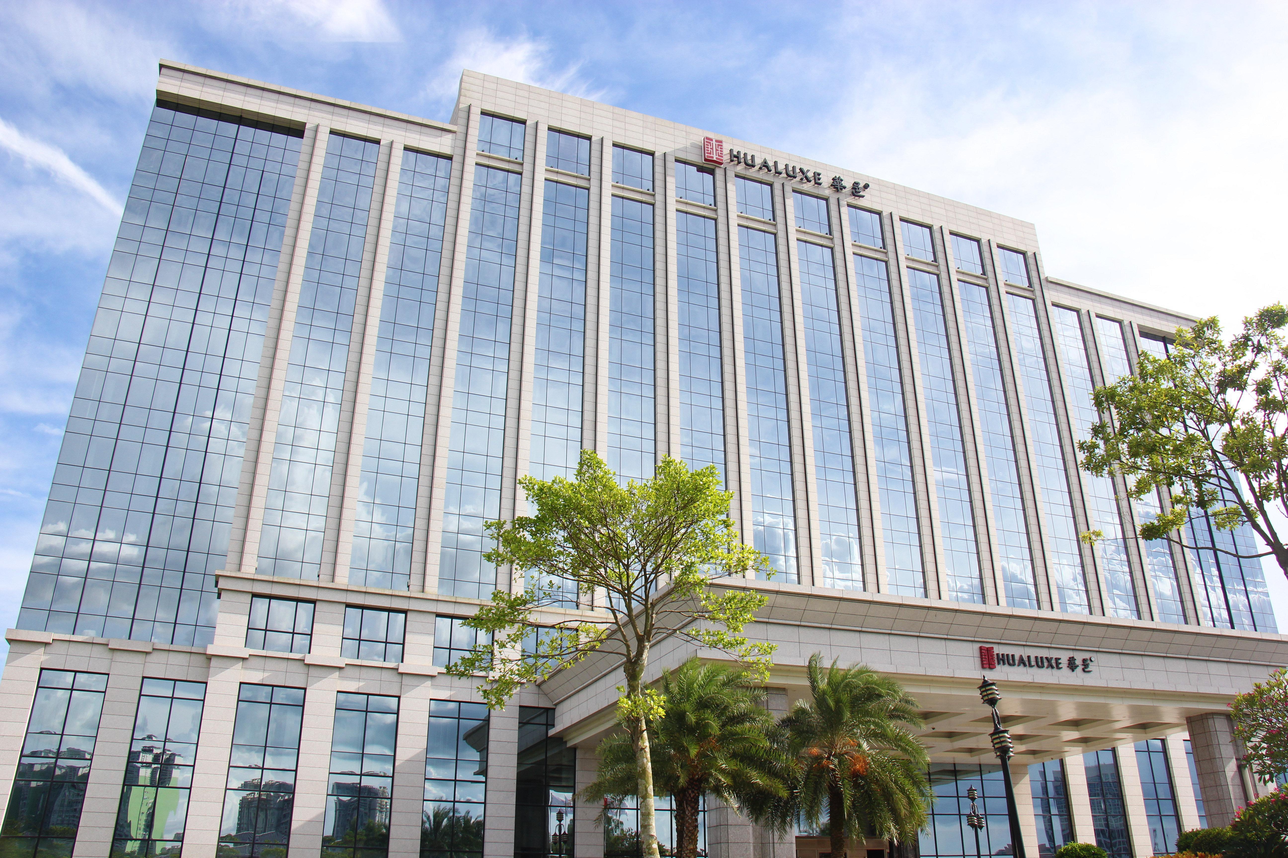HUALUXE Yangjiang City Center, an IHG Hotel Bagian luar foto