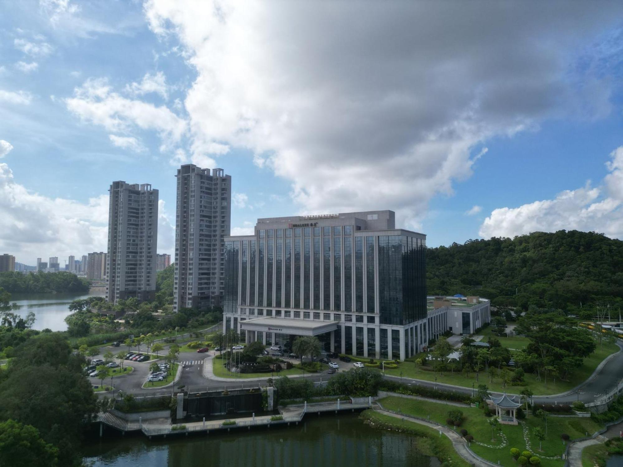 HUALUXE Yangjiang City Center, an IHG Hotel Bagian luar foto