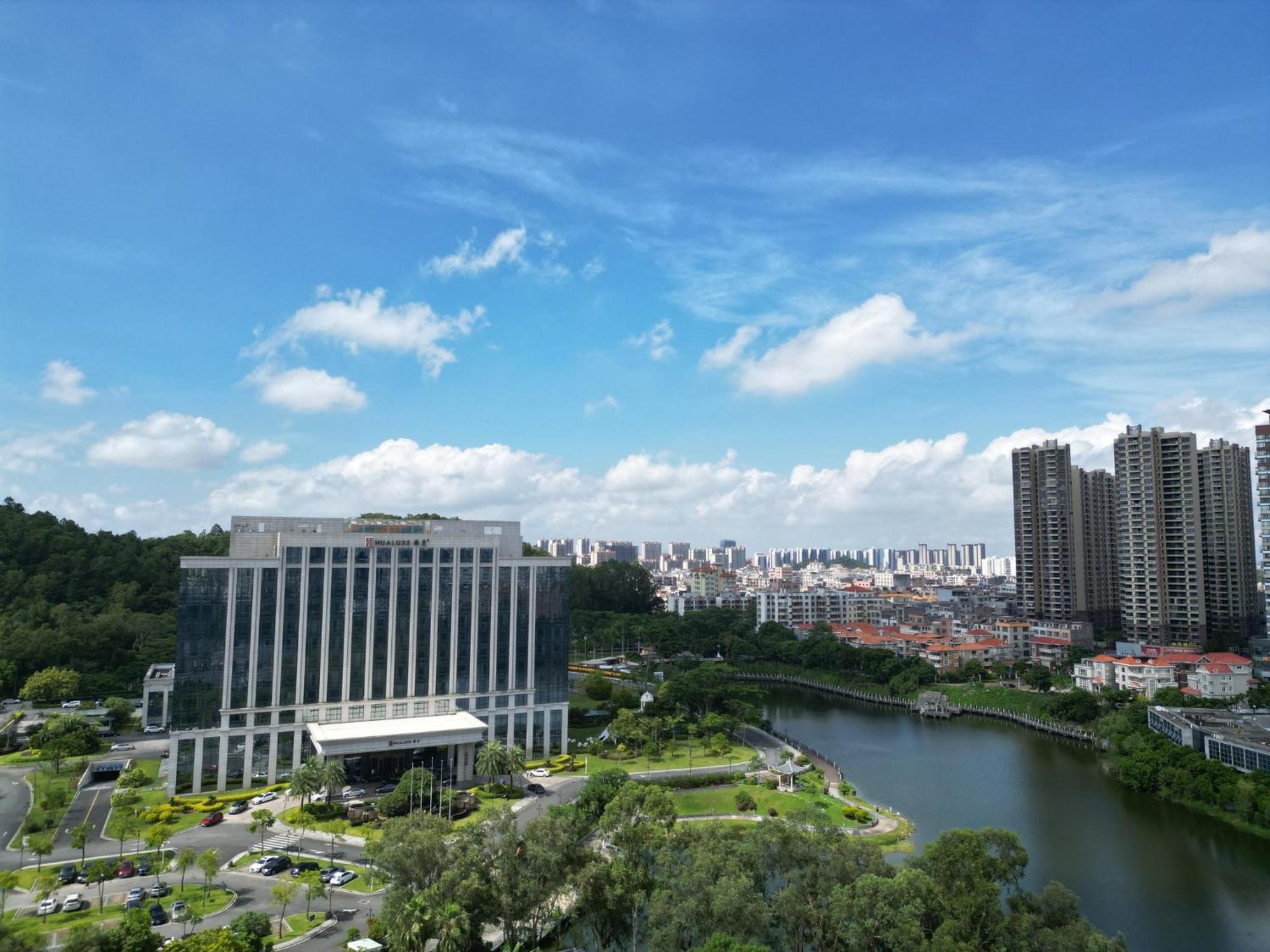 HUALUXE Yangjiang City Center, an IHG Hotel Bagian luar foto