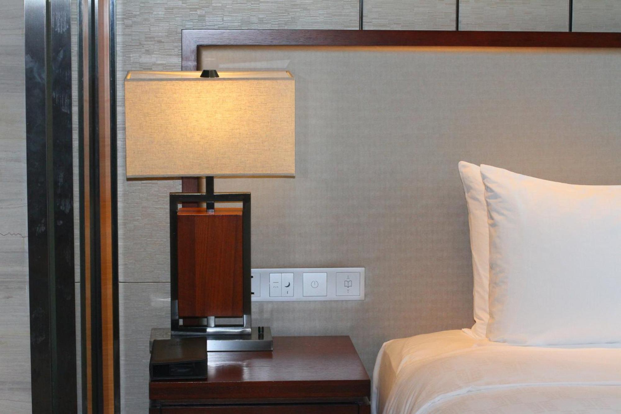 HUALUXE Yangjiang City Center, an IHG Hotel Bagian luar foto