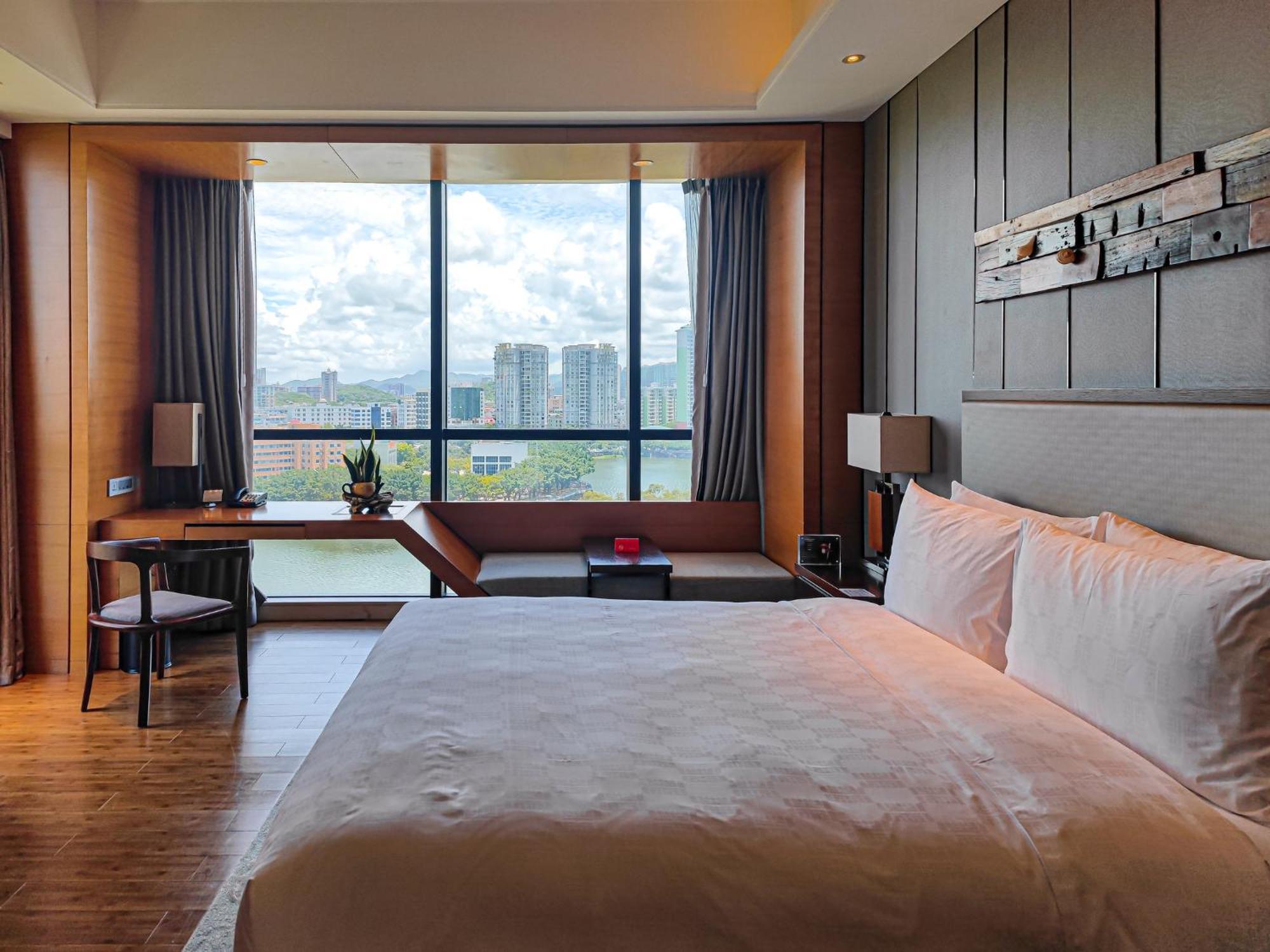 HUALUXE Yangjiang City Center, an IHG Hotel Bagian luar foto